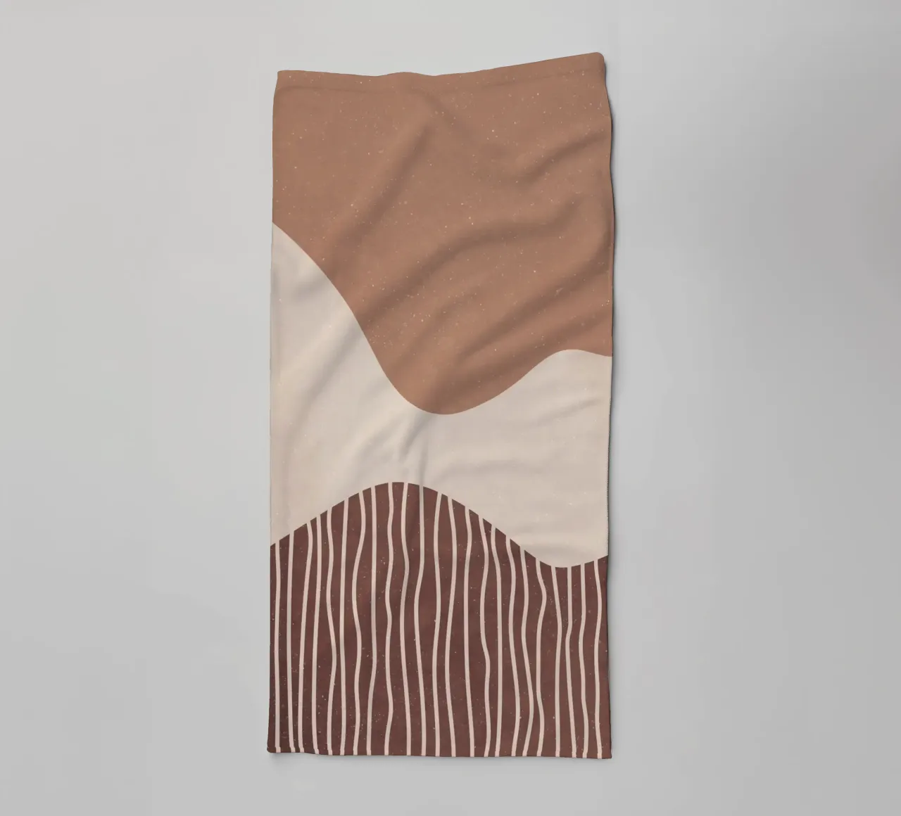 Abstract landschap in aardetinten | Modern natuurontwerp badhanddoek van Whole©