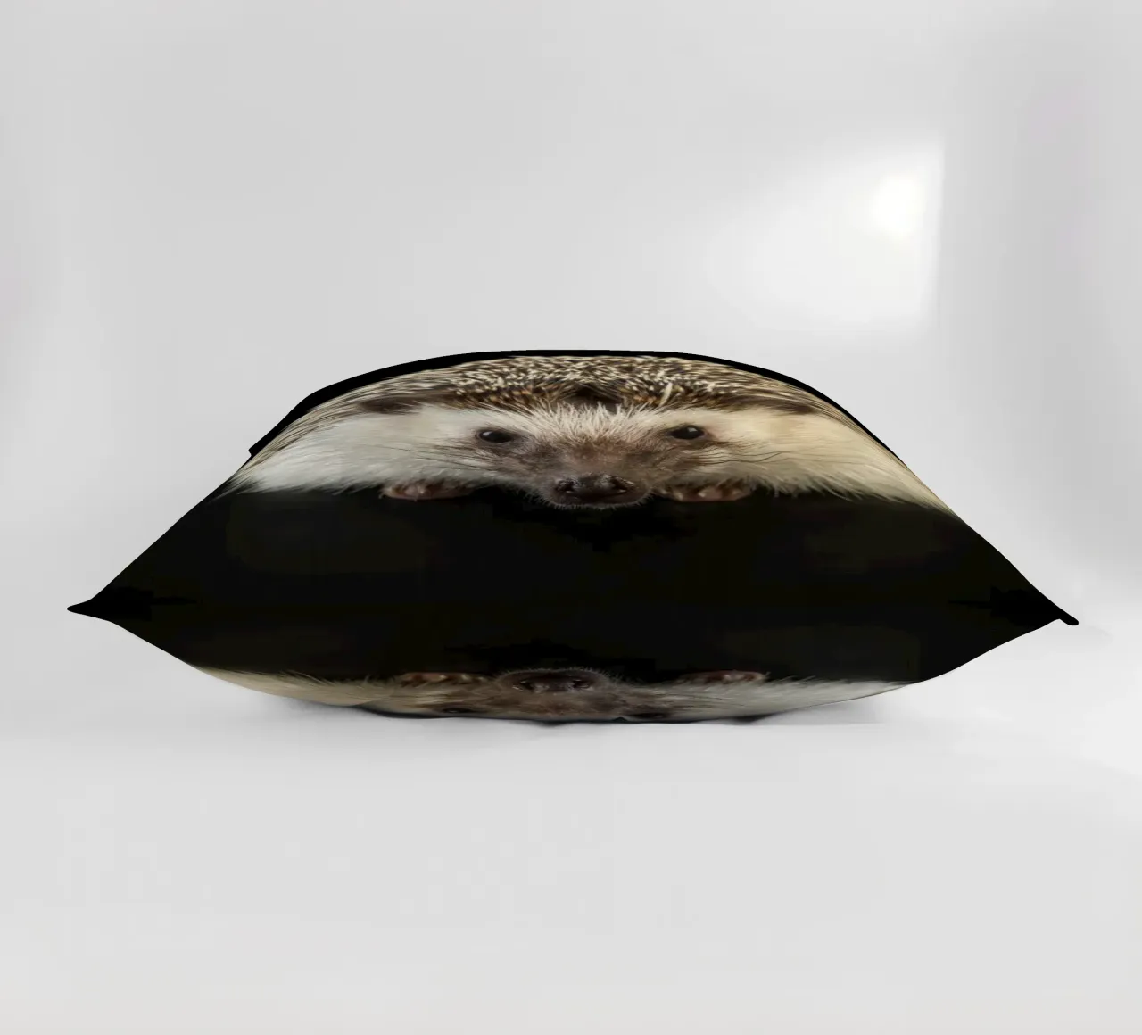 Riccio bianco/marrone cuscino da Curious Collections by Marielle Leenders