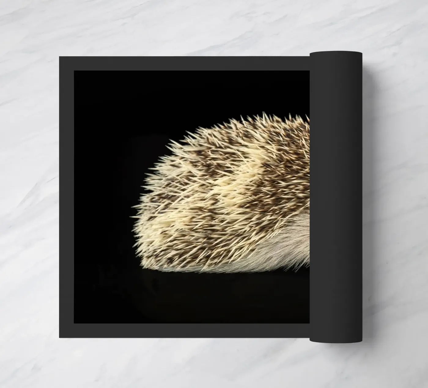 Weiß/brauner Igel Fußmatte von Curious Collections by Marielle Leenders