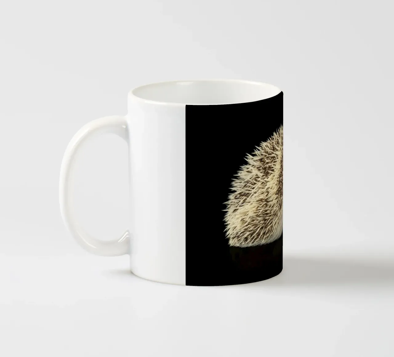Riccio bianco/marrone tazza in ceramica da Curious Collections by Marielle Leenders