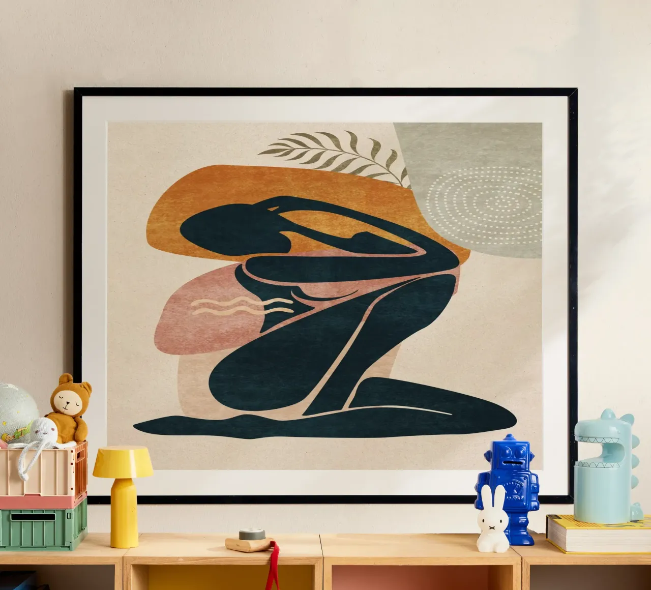 Emel Tunaboylu - Abstrakter mediterraner Frauenkörper Poster mit Holzrahmen von The Artcircle
