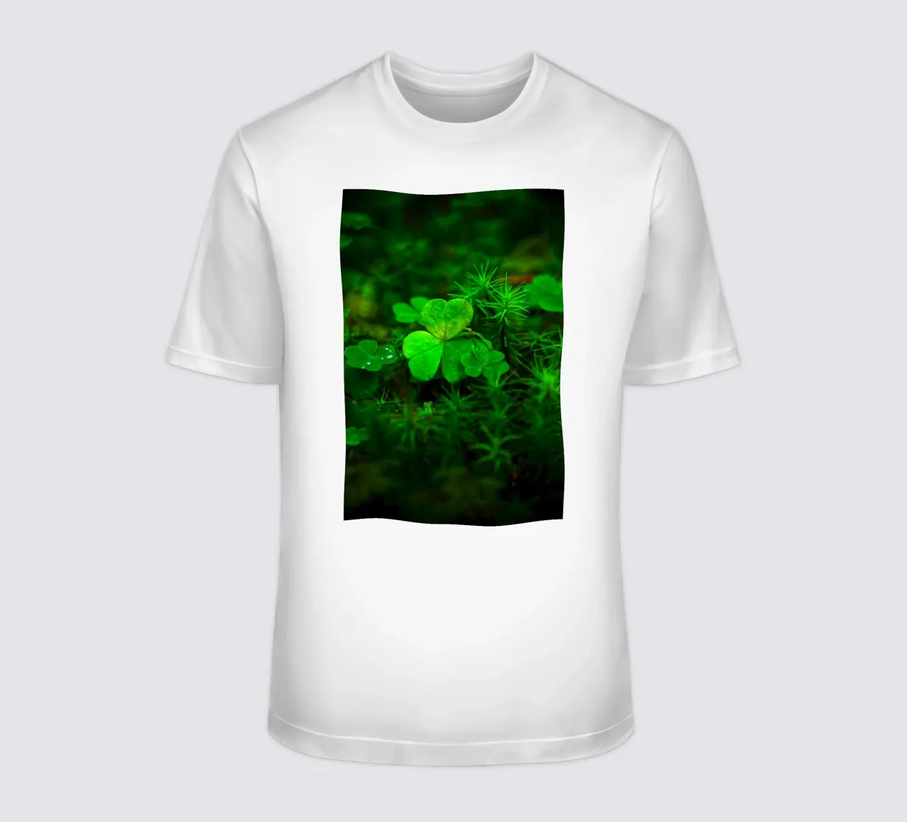 Cloverleaf in the forest t-shirt da Fjöllart