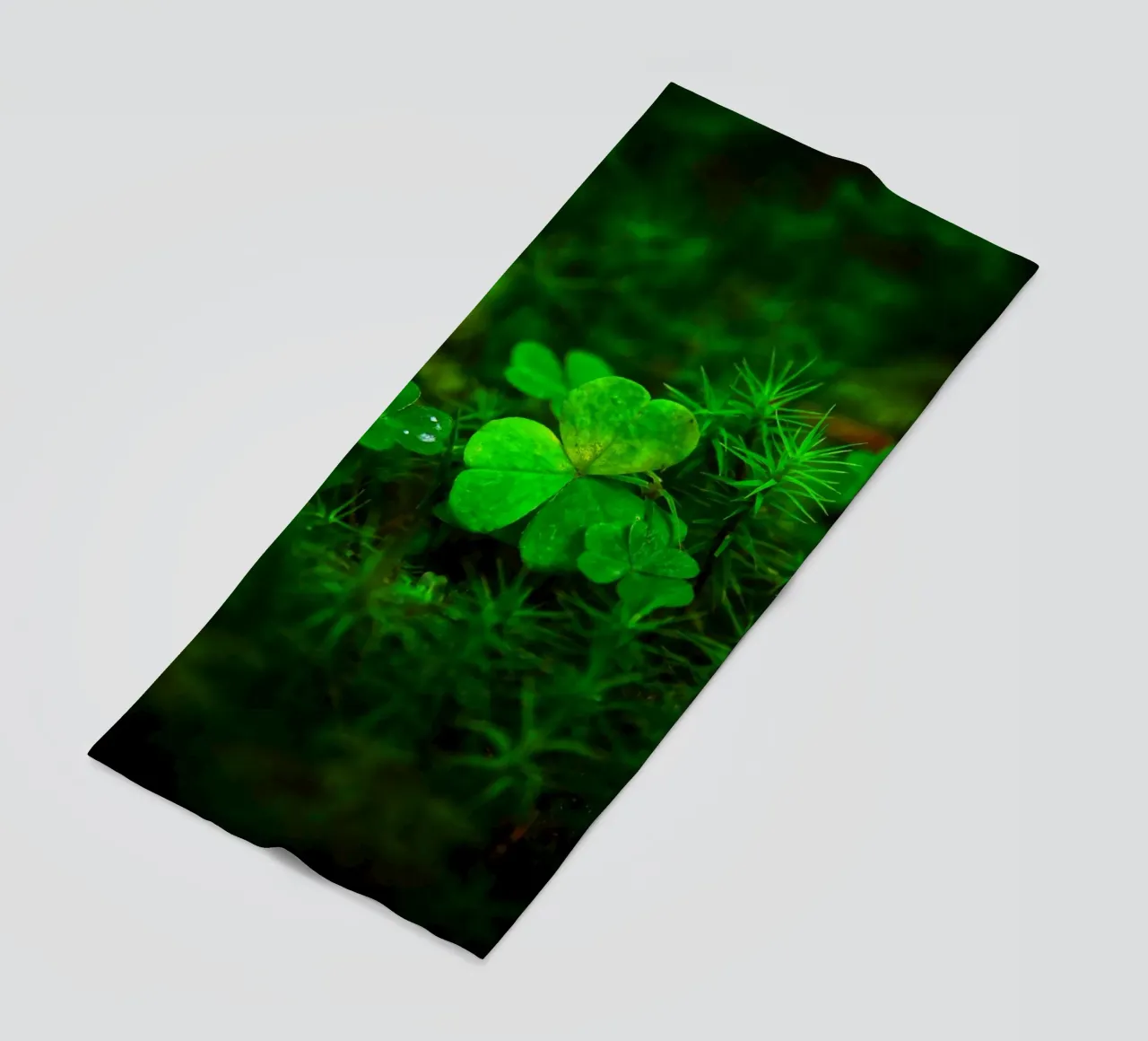 Cloverleaf in the forest telo mare da Fjöllart