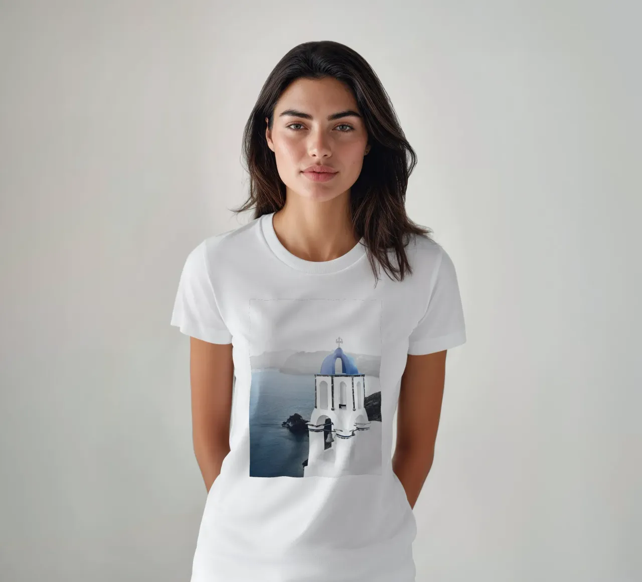 Santorini Aegean Charm - Eleganza blu e bianca t-shirt da Whole©