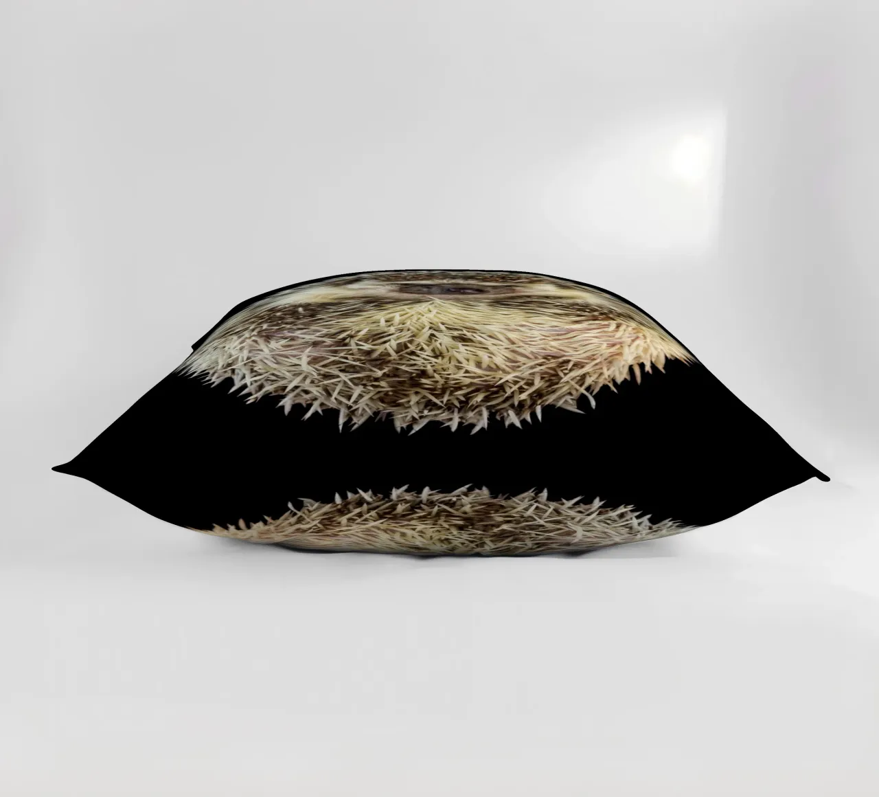 Riccio bianco/marrone cuscino da Curious Collections by Marielle Leenders