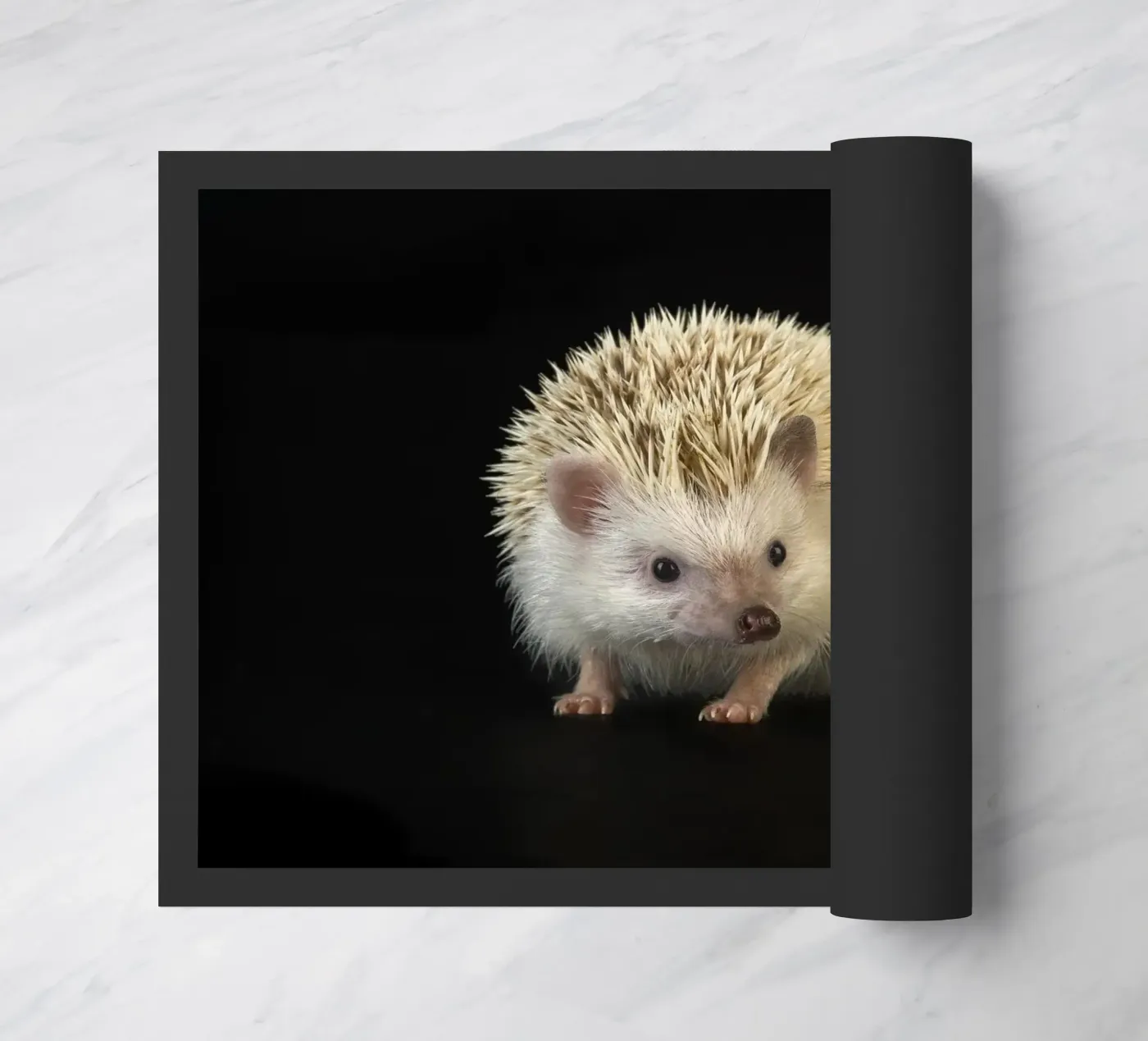 White Hedgehog Fußmatte von Curious Collections by Marielle Leenders