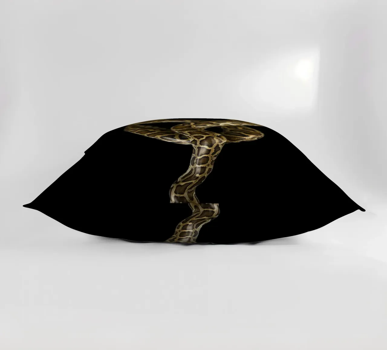 Pitone cuscino da Curious Collections by Marielle Leenders