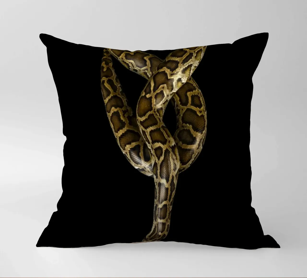 Pitone cuscino da Curious Collections by Marielle Leenders
