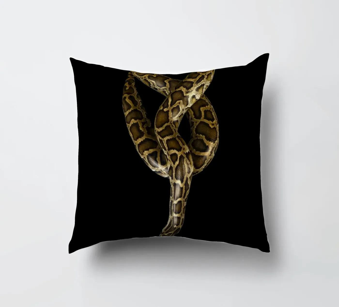 Python Kissen von Curious Collections by Marielle Leenders