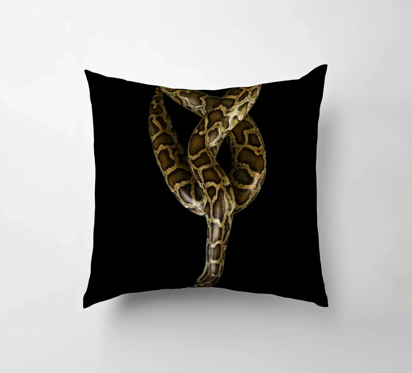 Python Kissen von Curious Collections by Marielle Leenders