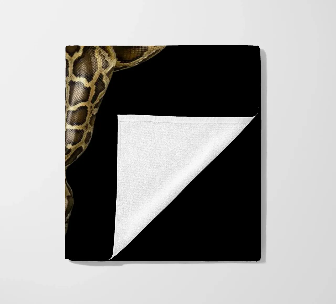 Python Strandtuch von Curious Collections by Marielle Leenders