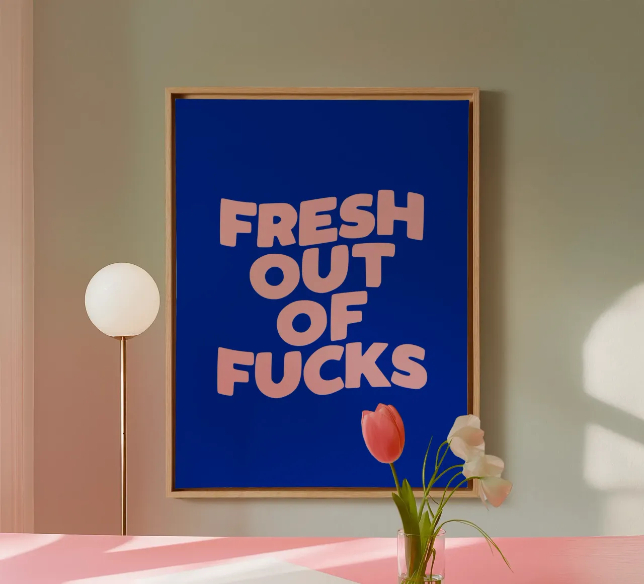 Fresh Out of Fucks Typografie Ontwerp in Roze en Blauw canvas met Baklijst van THE MOTIVATED TYPE