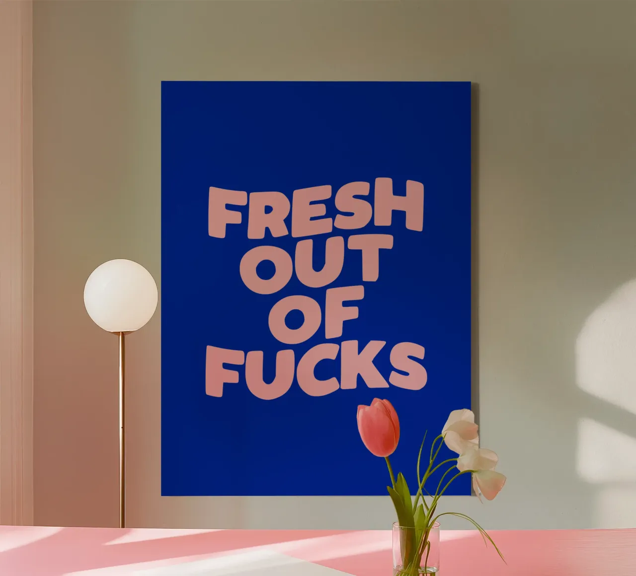 Fresh Out of Fucks Typografie Ontwerp in Roze en Blauw canvas met Baklijst van THE MOTIVATED TYPE