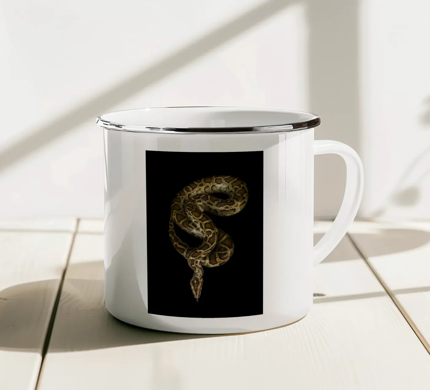 Python mug en émail de Curious Collections by Marielle Leenders