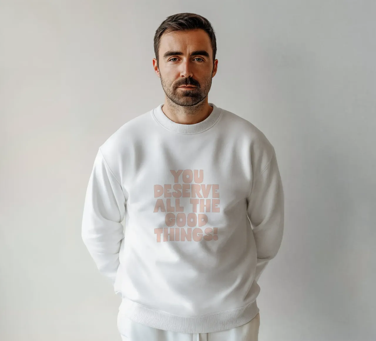 Ti meriti tutte le cose belle Design tipografico colorato felpa da THE MOTIVATED TYPE