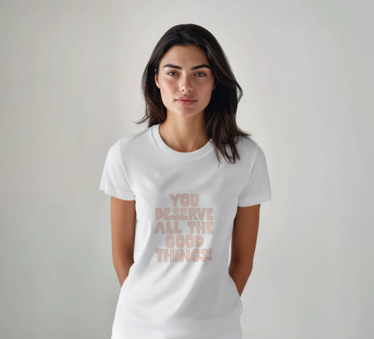 Ti meriti tutte le cose belle Design tipografico colorato t-shirt da THE MOTIVATED TYPE