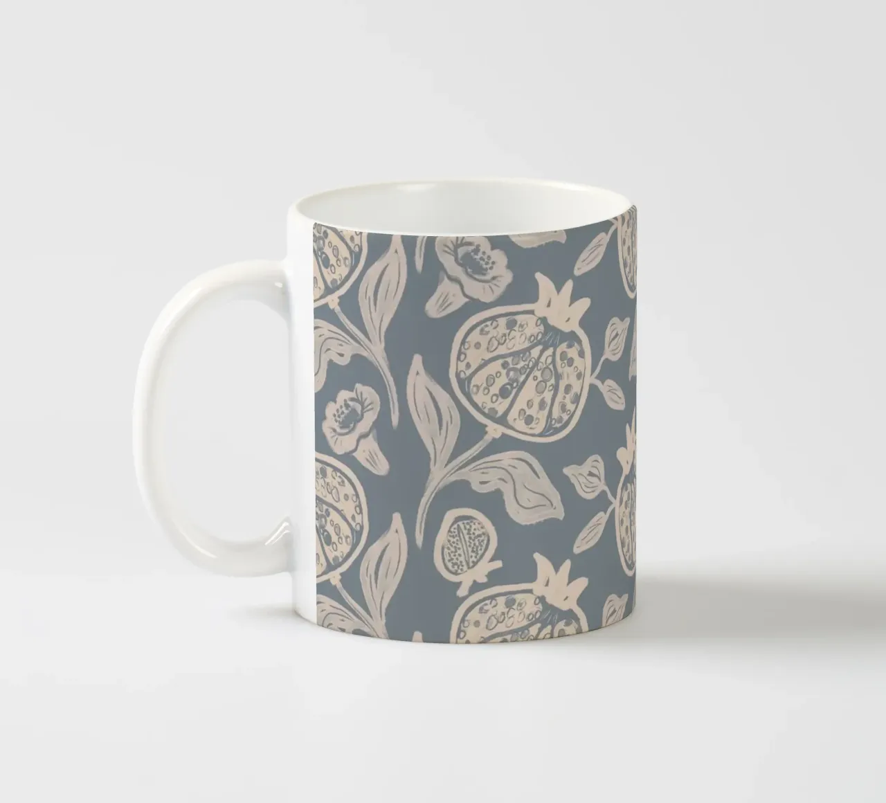 Pomegranates Botanical Fruits - Dusty Blue tazza in ceramica da anisillustration