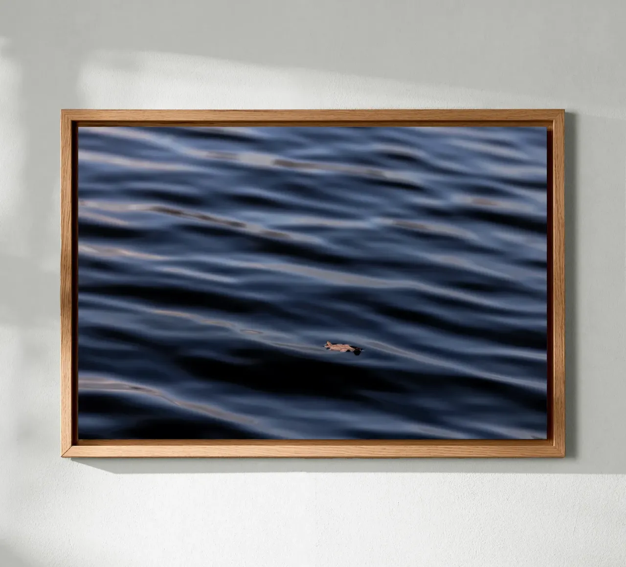 Floating Leaf 1 tela con Cornice a cassetta da Mareike Böhmer Photography