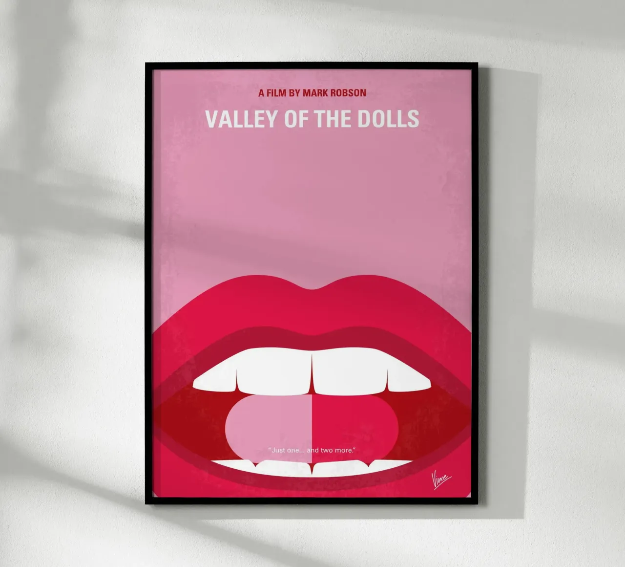 No945 My Valley of the Dolls minimal movie poster poster con telaio in legno da Chungkong