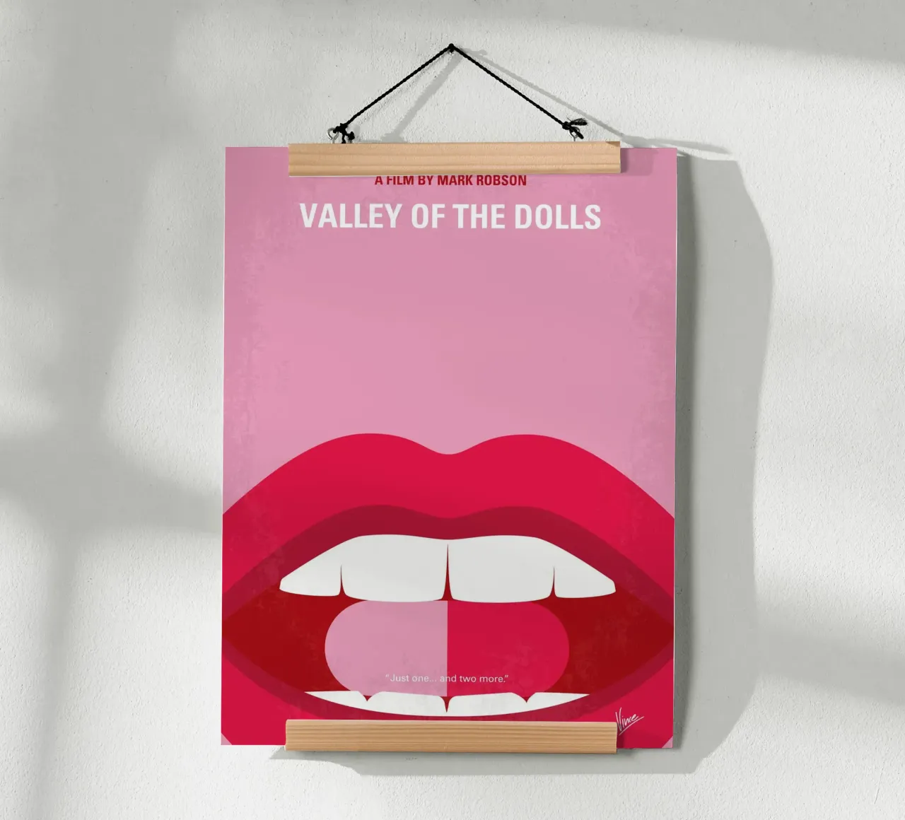 No945 My Valley of the Dolls minimal movie poster poster con telaio in legno da Chungkong