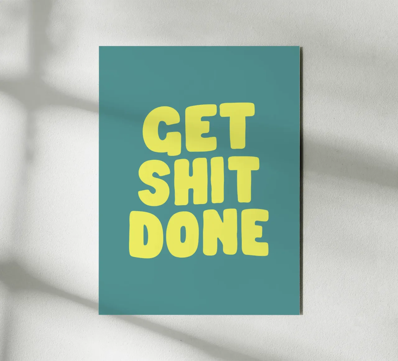 Get Shit Done Typografie Design en jaune et vert alu dibond de THE MOTIVATED TYPE