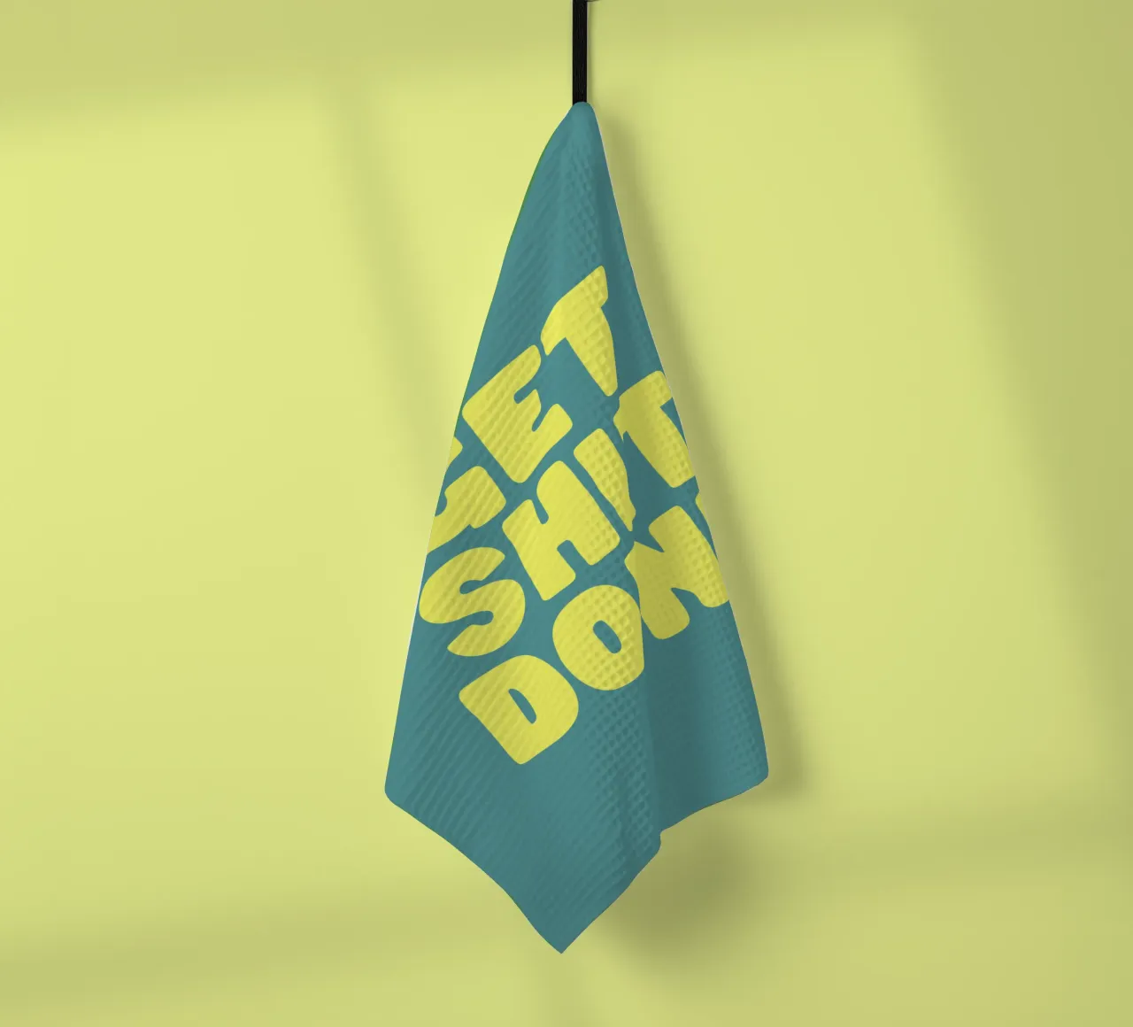 Get Shit Done Typografie Design en jaune et vert torchon de THE MOTIVATED TYPE