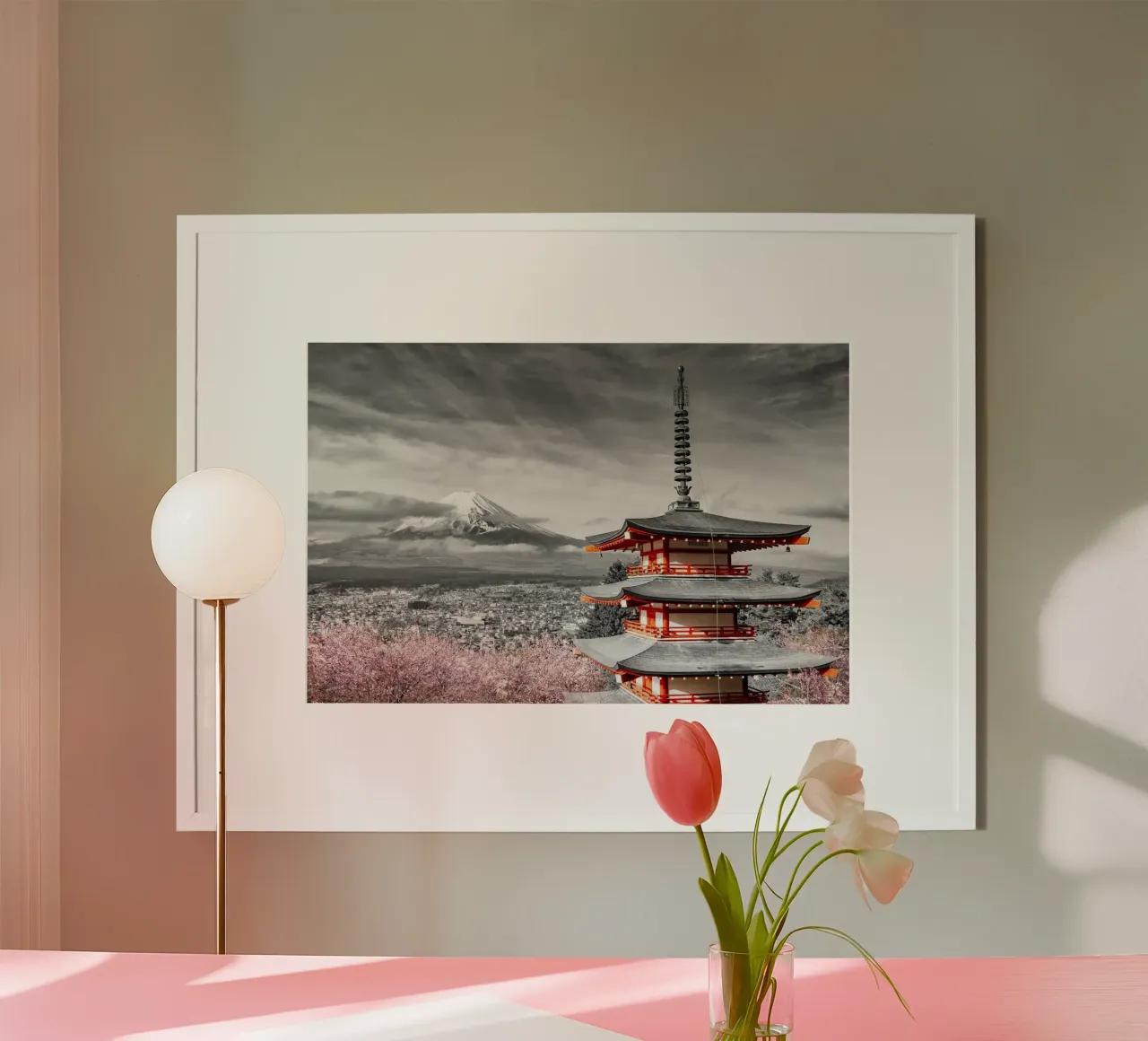 Fuji met Chureito pagode tijdens kersenbloesem | colourkey poster van Melanie Viola