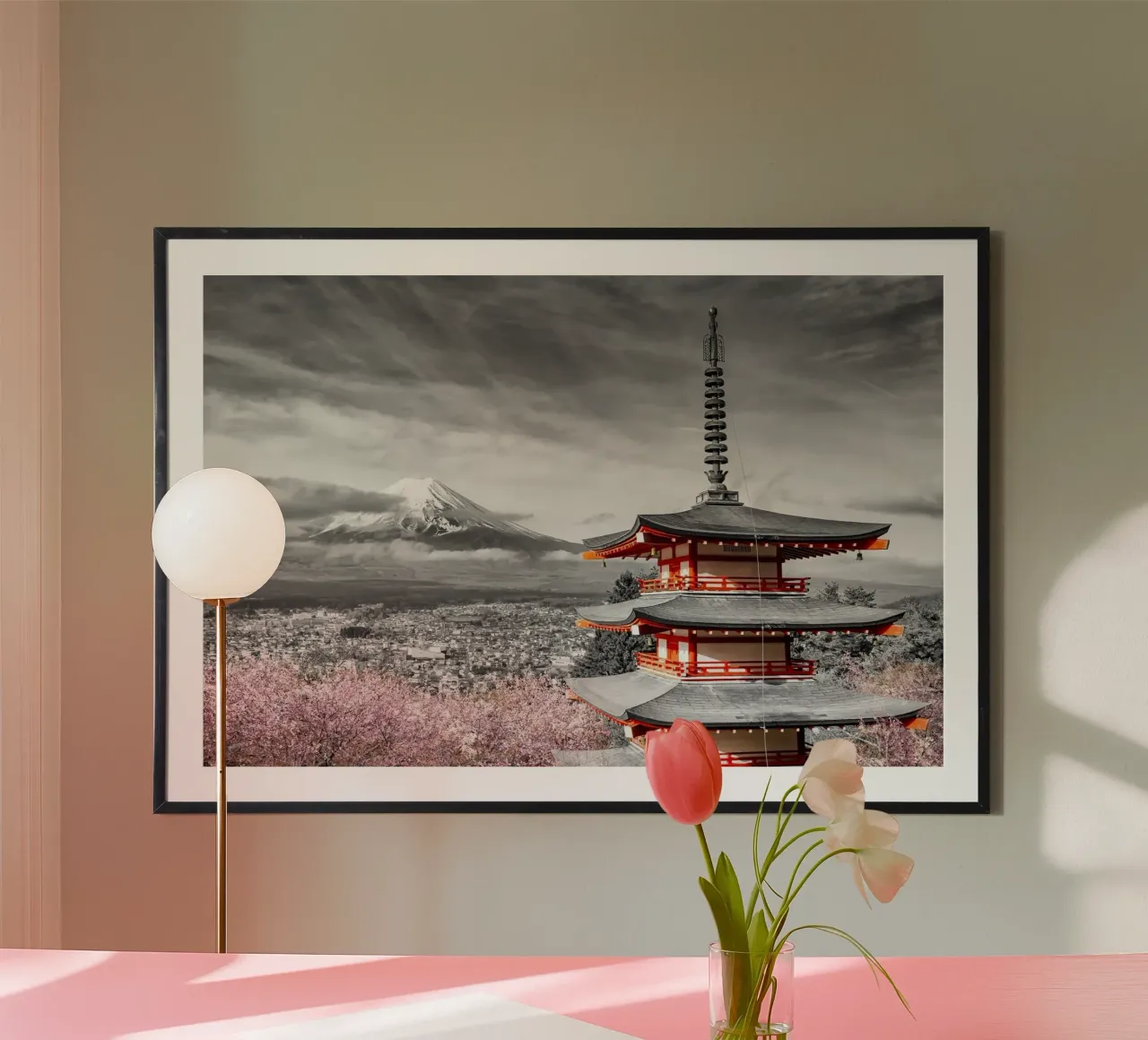 Fuji met Chureito pagode tijdens kersenbloesem | colourkey poster van Melanie Viola