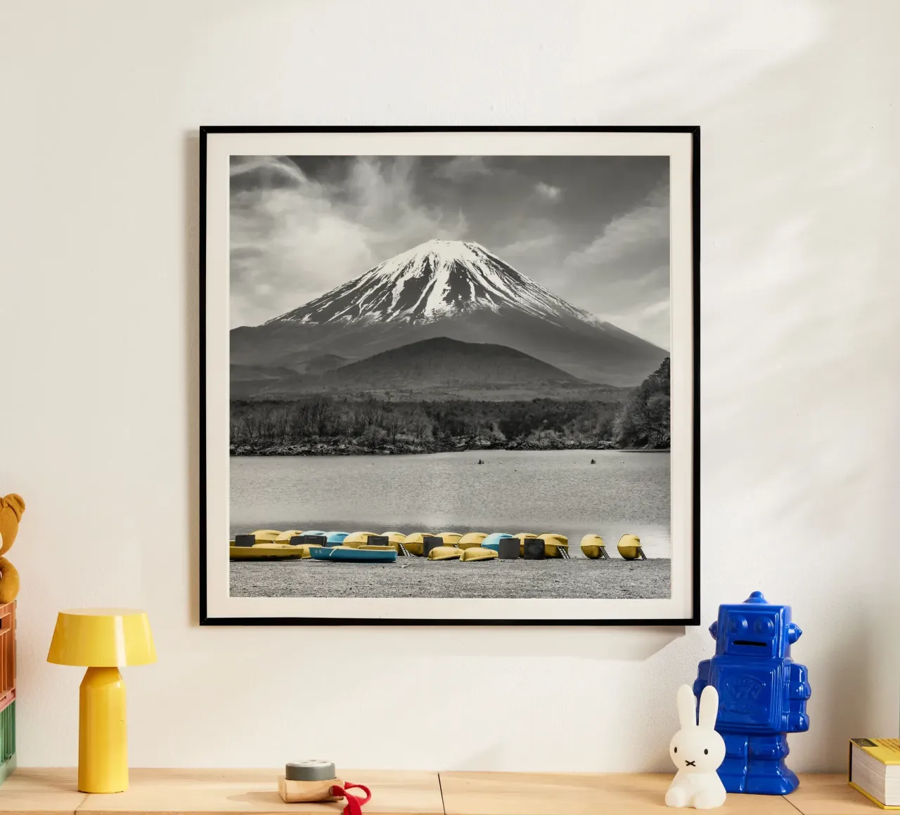 L'incantevole lago Shoji con il maestoso monte Fuji | colourkey poster con telaio in legno da Melanie Viola