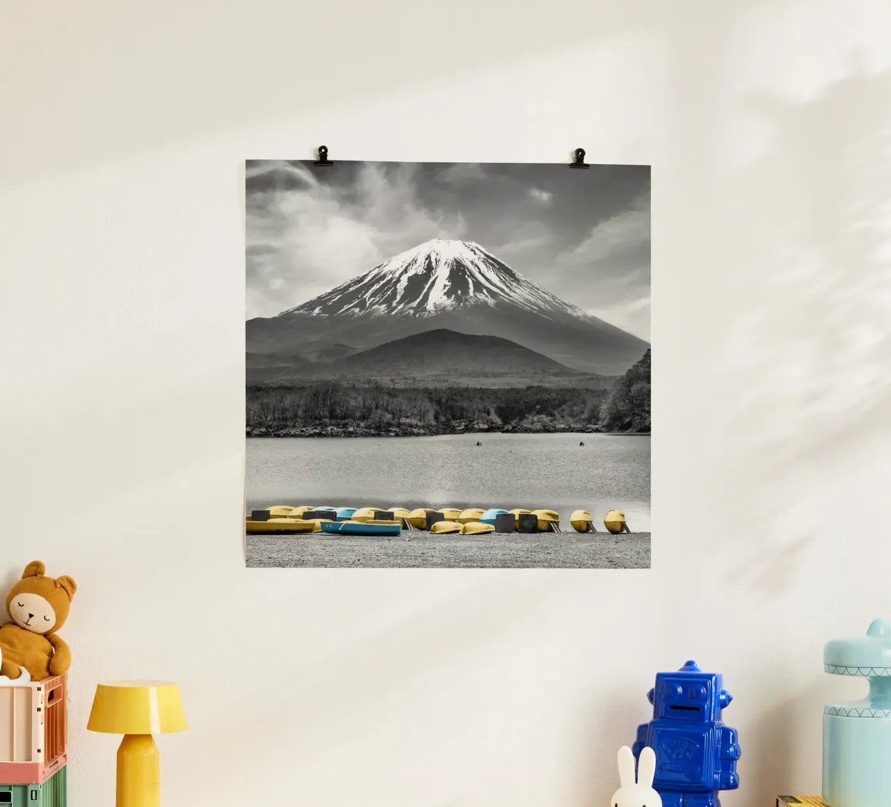 L'incantevole lago Shoji con il maestoso monte Fuji | colourkey poster con telaio in legno da Melanie Viola