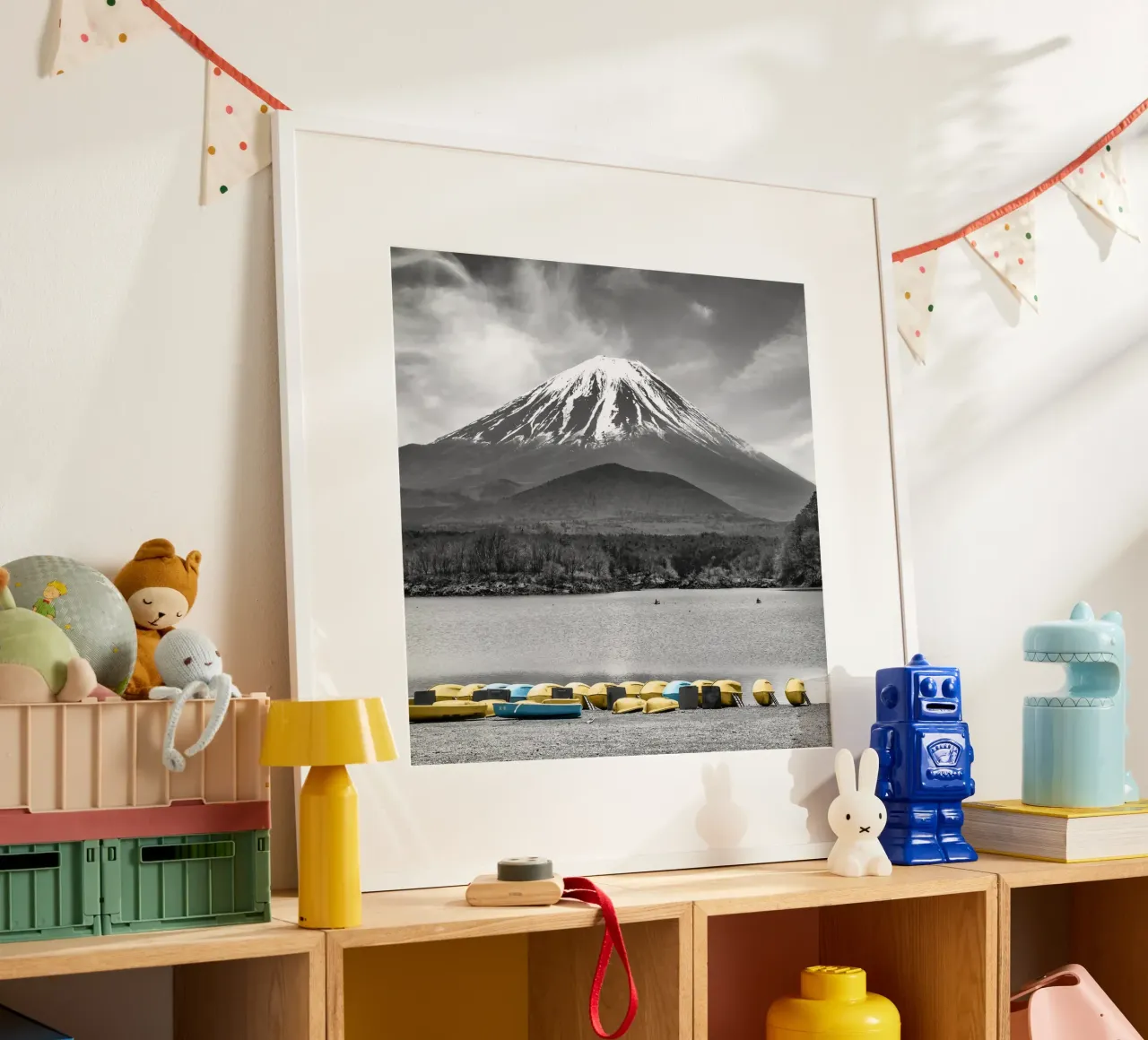 L'incantevole lago Shoji con il maestoso monte Fuji | colourkey poster con telaio in legno da Melanie Viola