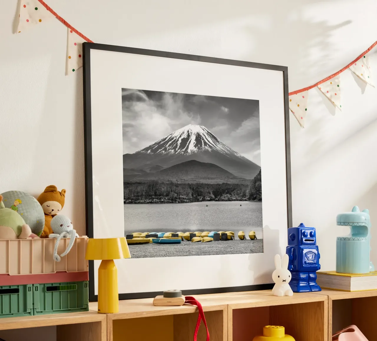 L'incantevole lago Shoji con il maestoso monte Fuji | colourkey poster con telaio in legno da Melanie Viola