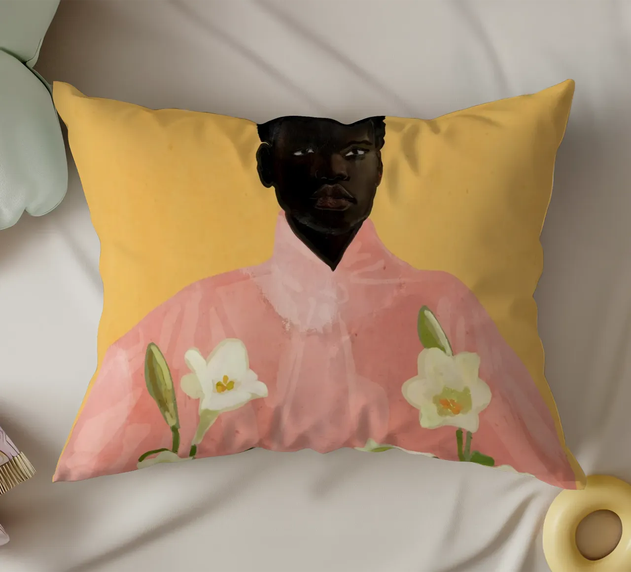 Ragazza con fiori in mano 2 cuscino da ThingDesign