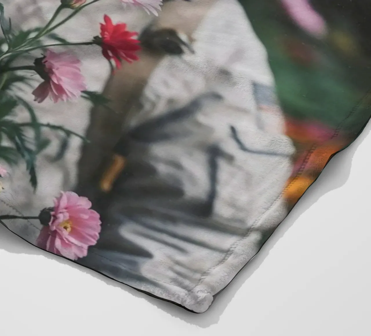 Captivating Astronaut Kunstdruk met Kleurrijke Bloemen fleecedeken van Studio Mooodz