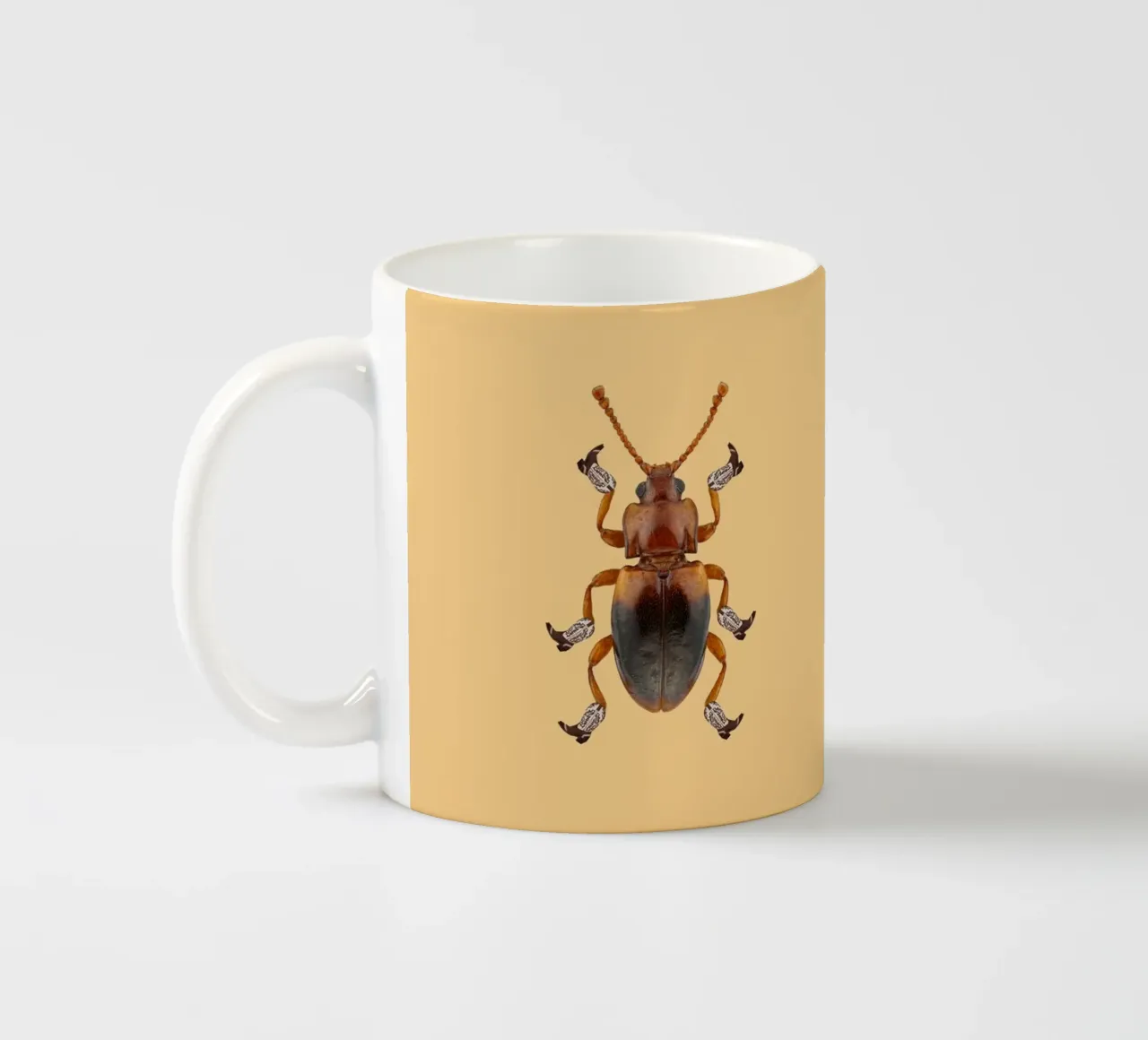 Billy The Booted Beetle tazza in ceramica da AnyoneCanYeehaw