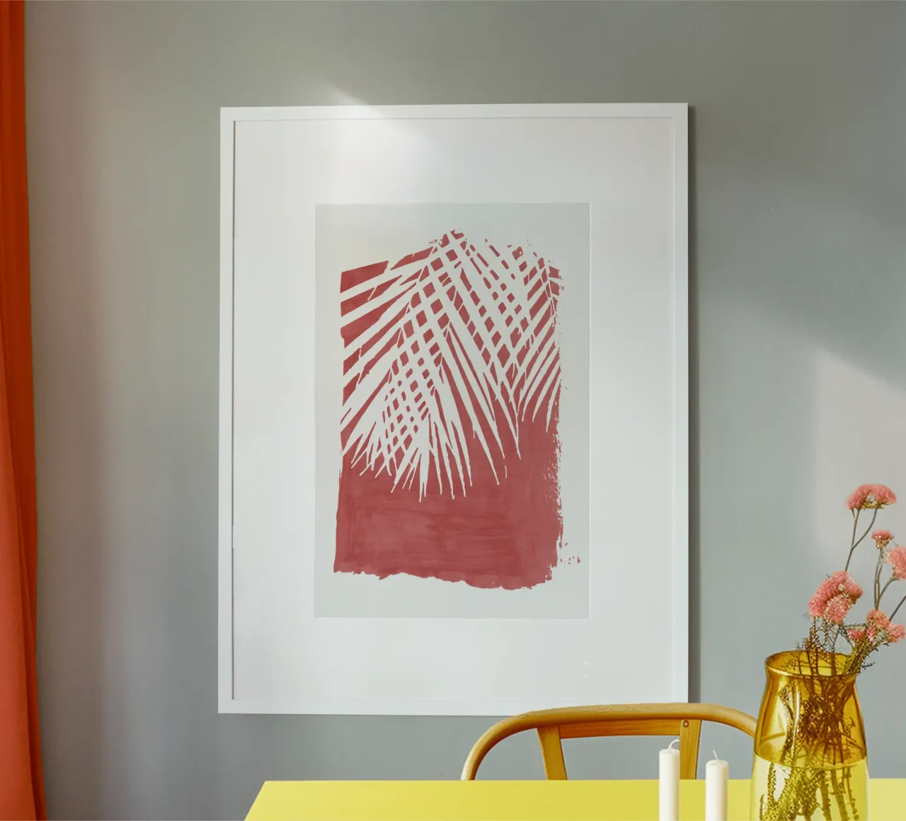 Tratto di vernice rossa di foglie di palma poster con telaio in legno da amini54