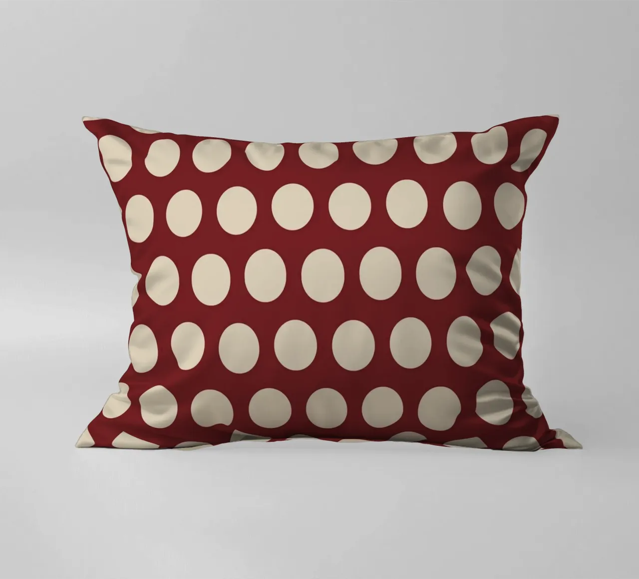 Polka Dots Red Beige cuscino da Kate Westworth