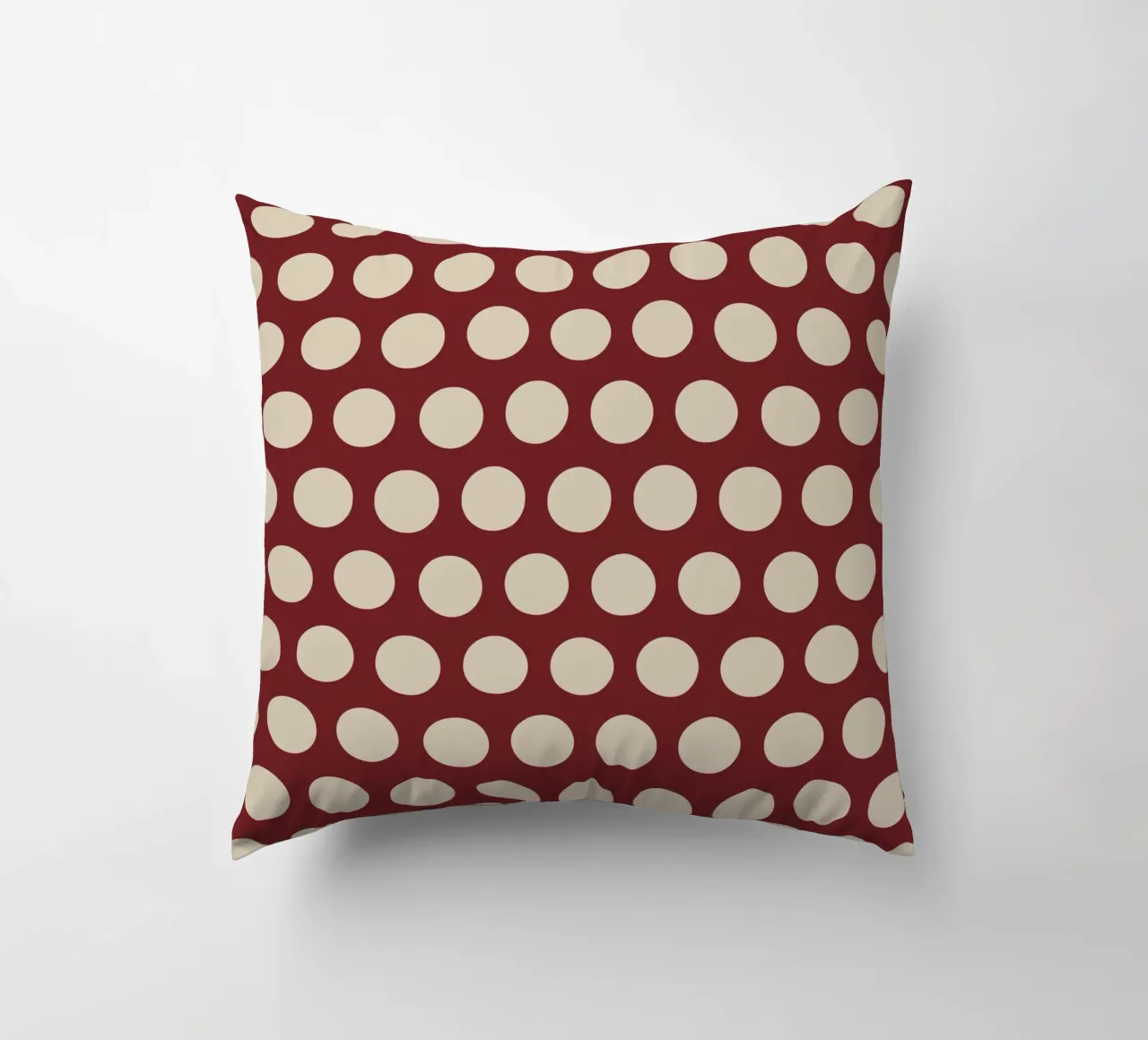 Polka Dots Red Beige cuscino da Kate Westworth