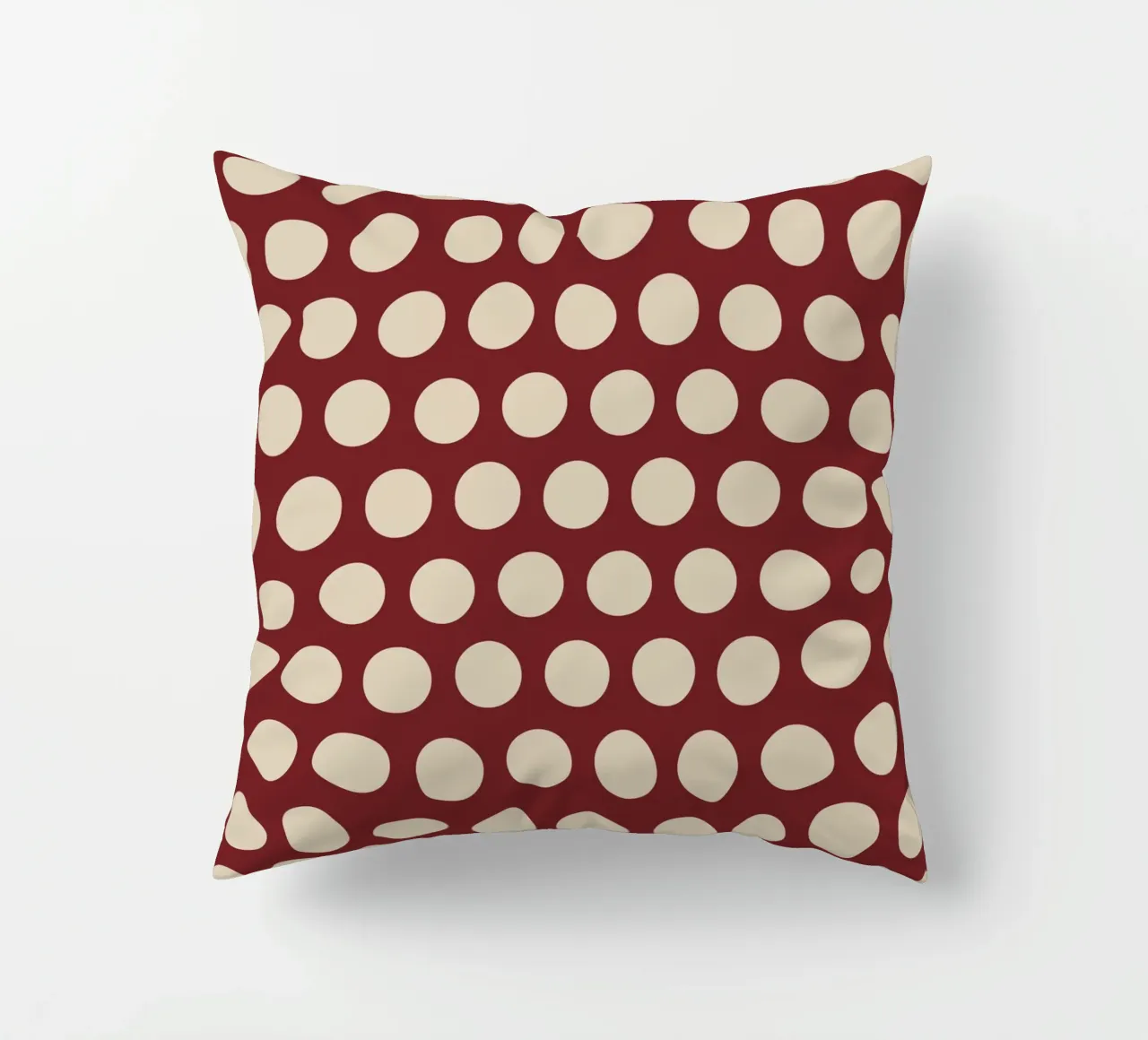Polka Dots Red Beige cuscino da Kate Westworth