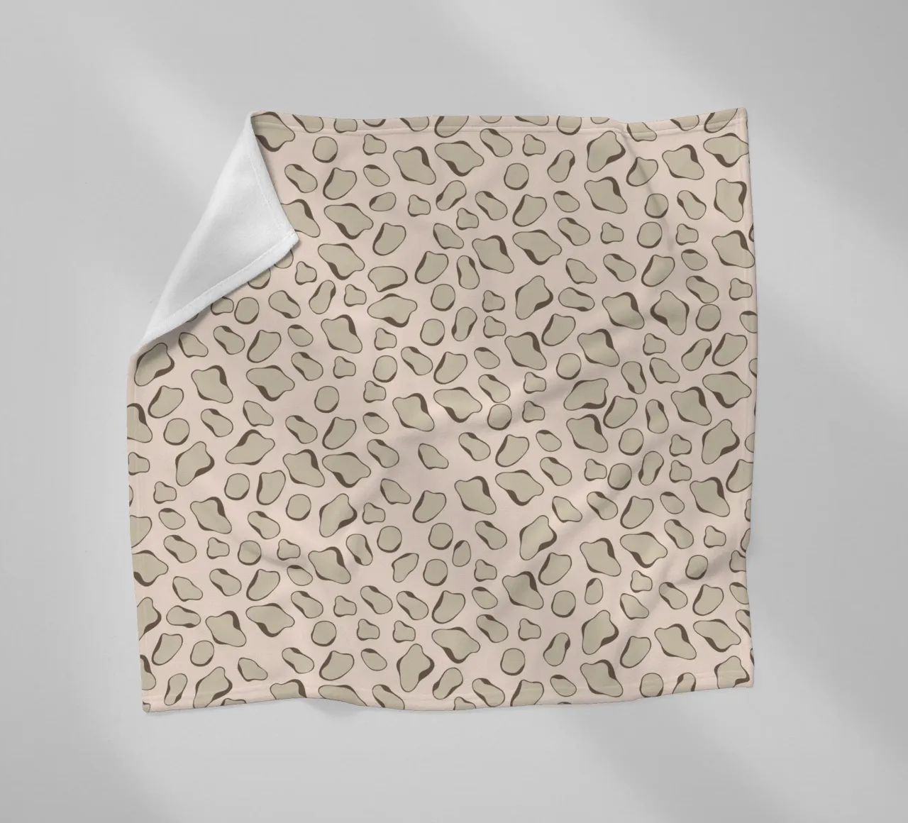 Leopard Beige Fleecedecke von Kate Westworth