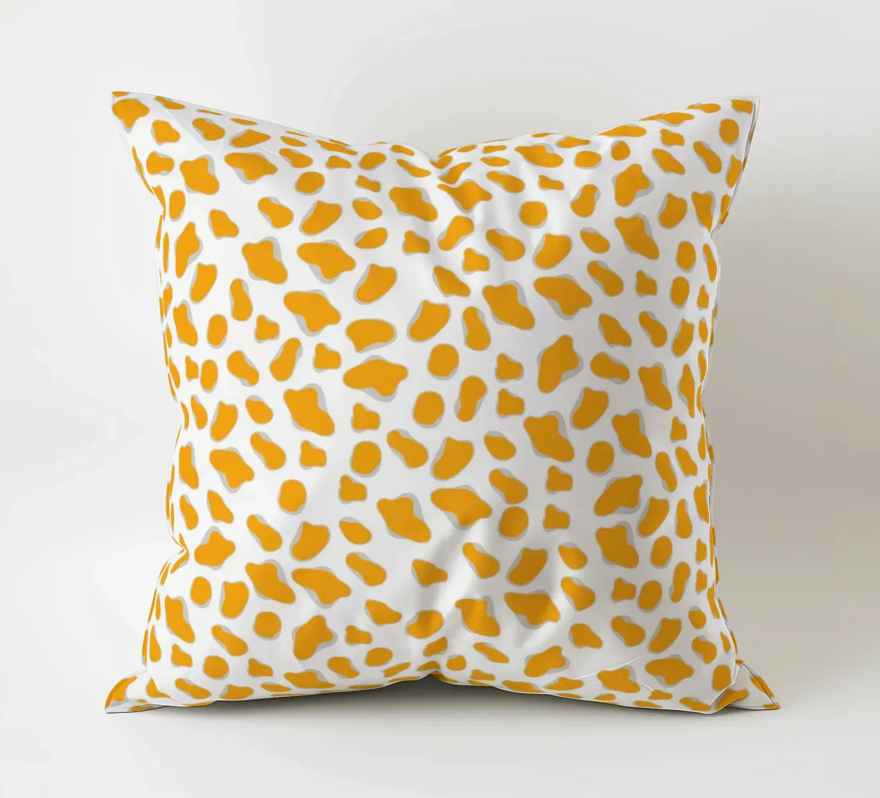 Giallo leopardo cuscino da Kate Westworth
