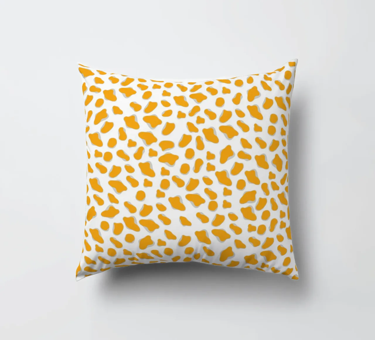 Giallo leopardo cuscino da Kate Westworth