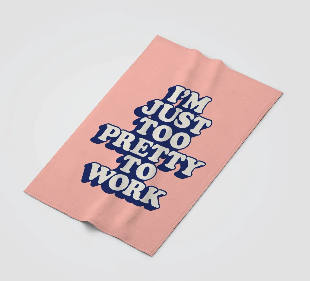 I'm Just Too Pretty to Work Typografie Design in Peach PInk coperta in pile da THE MOTIVATED TYPE