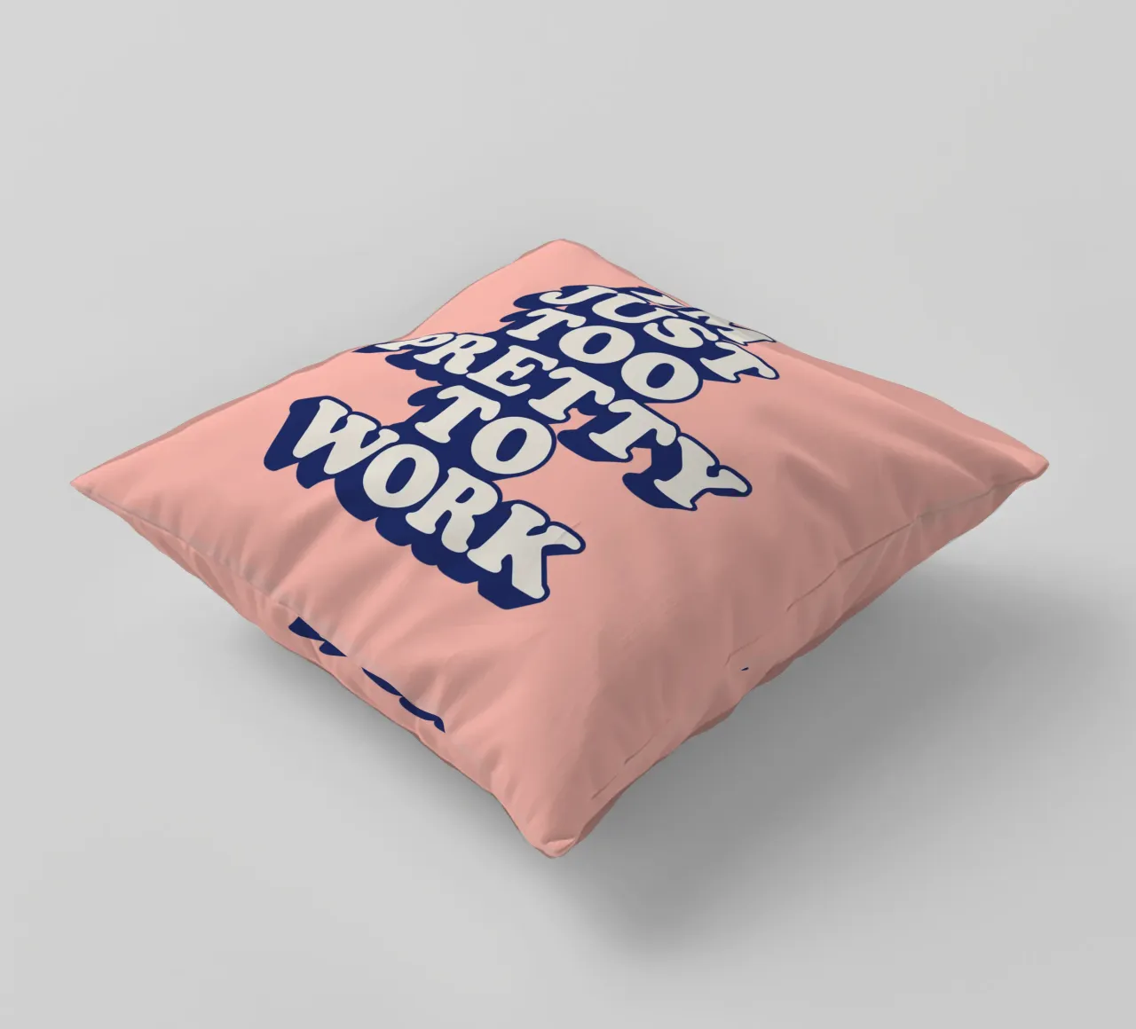 I'm Just Too Pretty to Work Typografie Design in Peach PInk cuscino da THE MOTIVATED TYPE