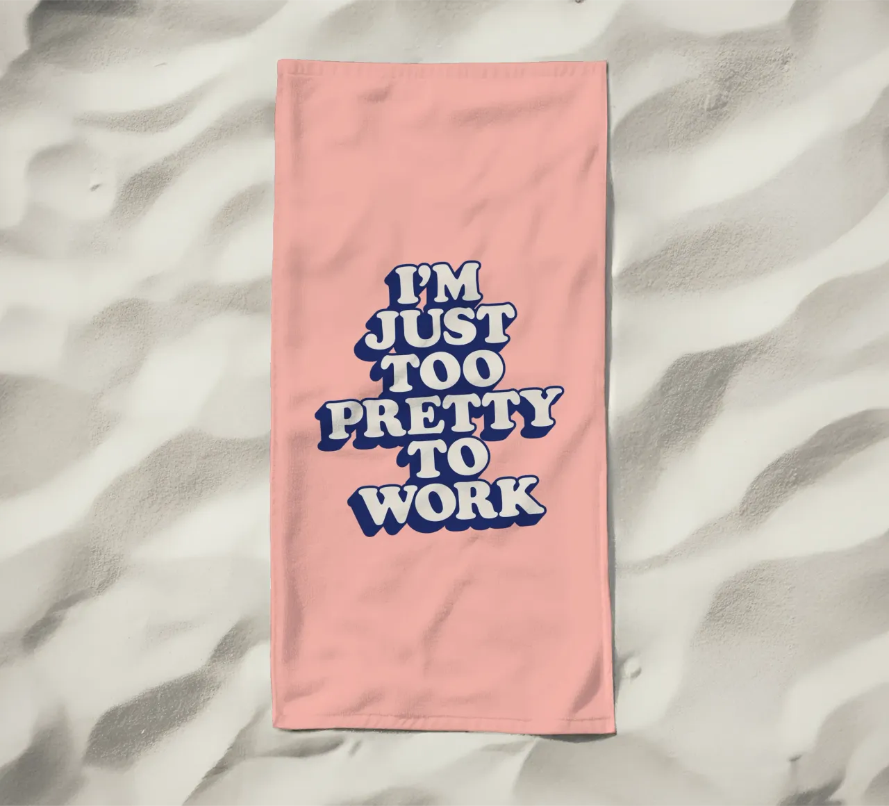 I'm Just Too Pretty to Work Diseño tipográfico en Peach PInk toalla de playa de THE MOTIVATED TYPE