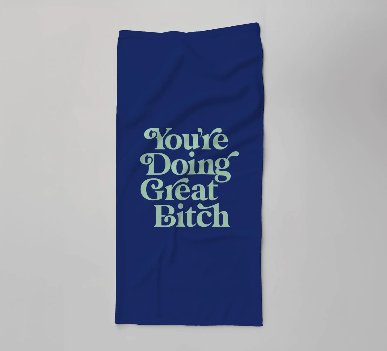 You're Doing Great Bitch Typografie Design en vert et bleu serviette de bain de THE MOTIVATED TYPE
