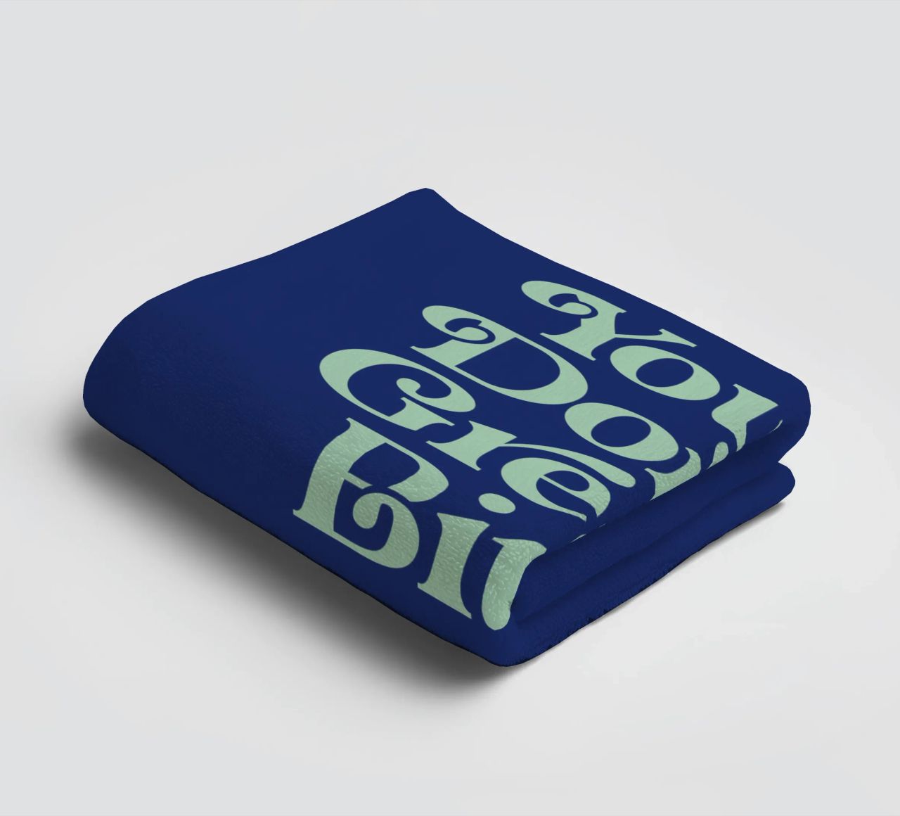 You're Doing Great Bitch Typografie Design en vert et bleu serviette de bain de THE MOTIVATED TYPE