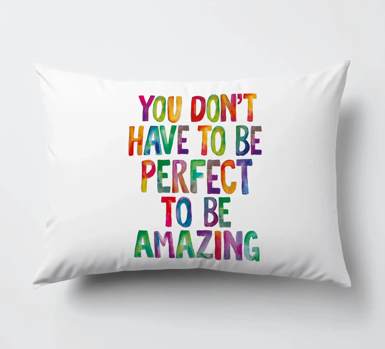 Non è necessario essere perfetti per essere straordinari Regenbogen Design cuscino da THE MOTIVATED TYPE
