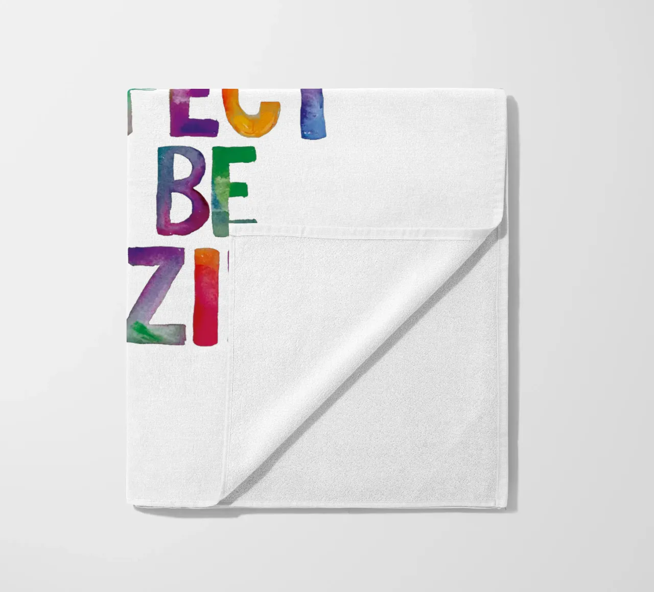 Man muss nicht perfekt sein, um erstaunlich zu sein Regenbogen Design Strandtuch von THE MOTIVATED TYPE