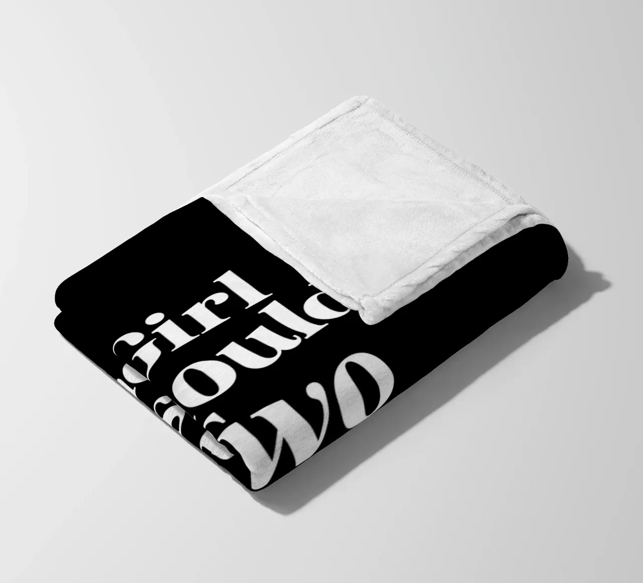 Una ragazza dovrebbe essere due cose: di classe e favolosa Citazione coperta in pile da THE MOTIVATED TYPE